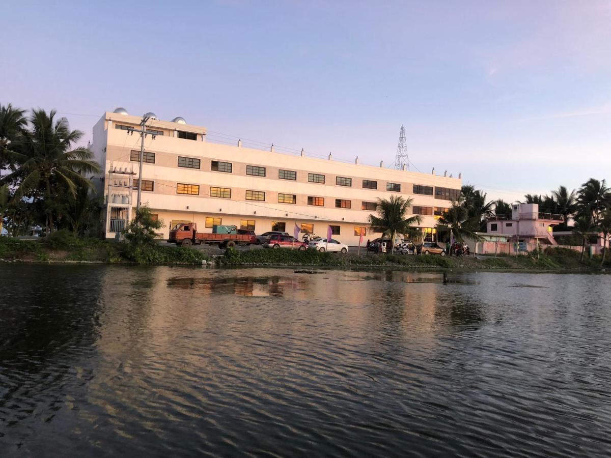 La Primera Grande Beach Resort Roxas  Eksteriør bilde